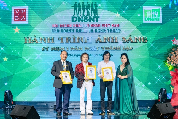 Sinh nhật lần thứ nhất - CLB Doanh nhân và Nghệ thuật Sinh nhật lần thứ nhất - CLB Doanh nhân và Nghệ thuật