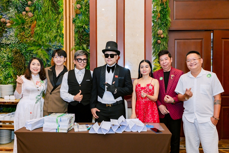 Sinh nhật lần thứ nhất - CLB Doanh nhân và Nghệ thuật Sinh nhật lần thứ nhất - CLB Doanh nhân và Nghệ thuật