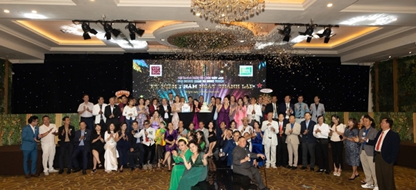 Sinh nhật lần thứ nhất - CLB Doanh nhân và Nghệ thuật Sinh nhật lần thứ nhất - CLB Doanh nhân và Nghệ thuật