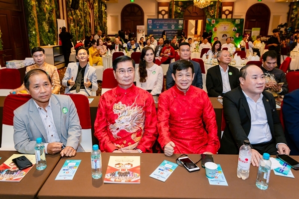 Sinh nhật lần thứ nhất - CLB Doanh nhân và Nghệ thuật Sinh nhật lần thứ nhất - CLB Doanh nhân và Nghệ thuật