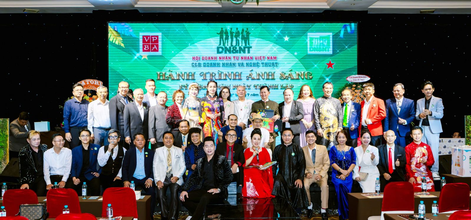 Sinh nhật lần thứ nhất - CLB Doanh nhân và Nghệ thuật Sinh nhật lần thứ nhất - CLB Doanh nhân và Nghệ thuật