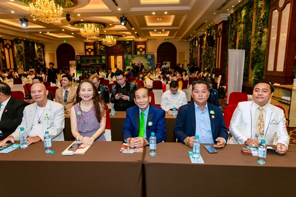 Sinh nhật lần thứ nhất - CLB Doanh nhân và Nghệ thuật Sinh nhật lần thứ nhất - CLB Doanh nhân và Nghệ thuật