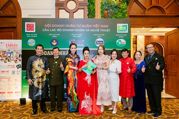 Sinh nhật lần thứ nhất - CLB Doanh nhân và Nghệ thuật Sinh nhật lần thứ nhất - CLB Doanh nhân và Nghệ thuật